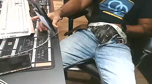 Snapshot of Nil_Talreja chatting on 01-27-25, 06:09 Nil Talreja online show from 01-27-25, 06:09