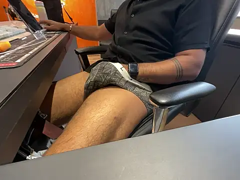 Snapshot of Nil_Talreja chatting on 11-12-25, 09:10 Nil Talreja online show from 11-12-25, 09:10