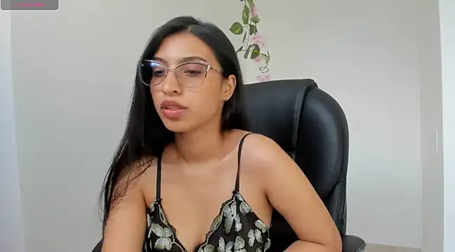 Snapshot of Ninna--1 chatting on 02-13-25, 03:24 Ninna--1 online show from 02-13-25, 03:24