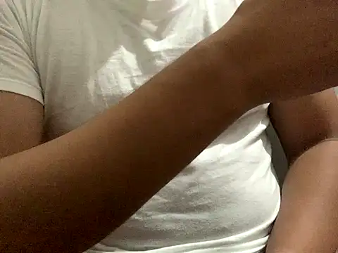 Snapshot of Eddy7988 chatting on 09-19-25, 05:53 Eddy7988 online show from 09-19-25, 05:53