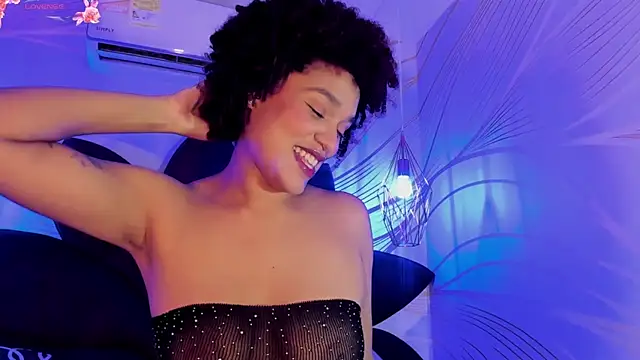 Snapshot of loladupont chatting on 01-30-25, 11:33 loladupont online show from 01-30-25, 11:33