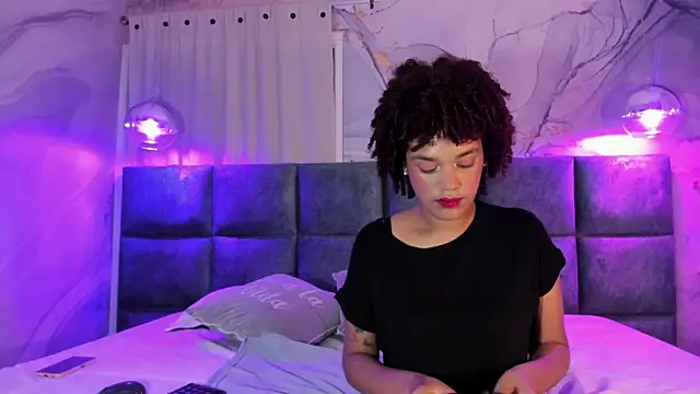 Snapshot of loladupont chatting on 02-03-25, 11:31 loladupont online show from 02-03-25, 11:31