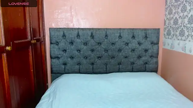 Snapshot of Crystal_Walls chatting on 03-21-25, 06:29 Crystal Walls online show from 03-21-25, 06:29