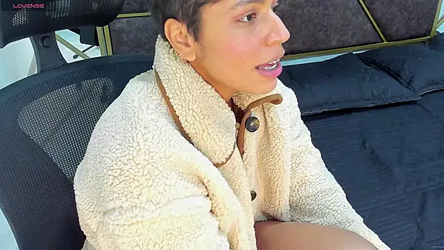 AbrilSonne online show from 01-05-25, 01:56