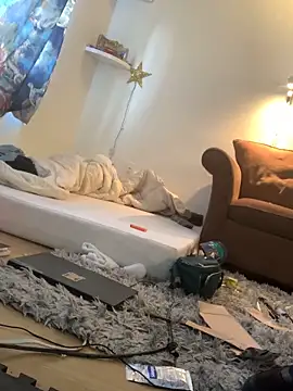 Snapshot of SilverandFox chatting on 10-13-25, 04:18 SilverandFox online show from 10-13-25, 04:18