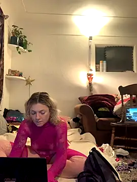 Snapshot of SilverandFox chatting on 10-31-25, 10:49 SilverandFox online show from 10-31-25, 10:49