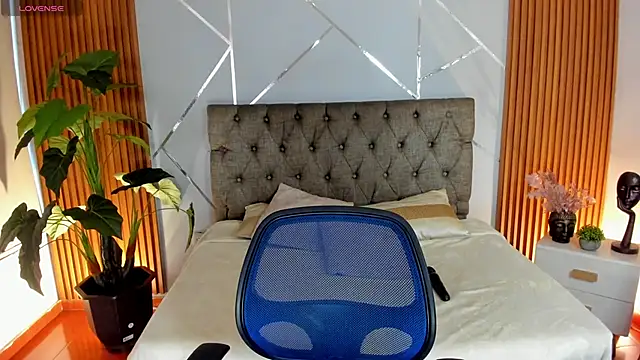 charlottee white online show from 11-06-25, 09:37