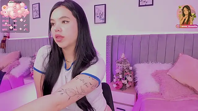 Snapshot of vanesa_moon__ chatting on 11-27-25, 11:40 vanesa moon online show from 11-27-25, 11:40