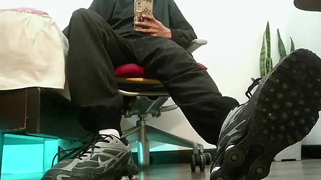 Snapshot of codysmith chatting on 07-23-26, 02:04 codysmith online show from 07-23-26, 02:04