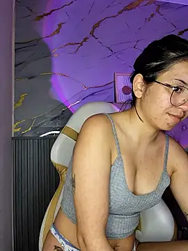 Snapshot of Rosita_forever_ chatting on 09-24-25, 02:04 Rosita forever online show from 09-24-25, 02:04