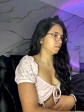 Snapshot of Rosita_forever_ chatting on 10-14-25, 02:40 Rosita forever online show from 10-14-25, 02:40