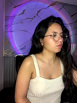Snapshot of Rosita_forever_ chatting on 10-18-25, 08:26 Rosita forever online show from 10-18-25, 08:26