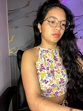 Snapshot of Rosita_forever_ chatting on 10-19-25, 01:23 Rosita forever online show from 10-19-25, 01:23