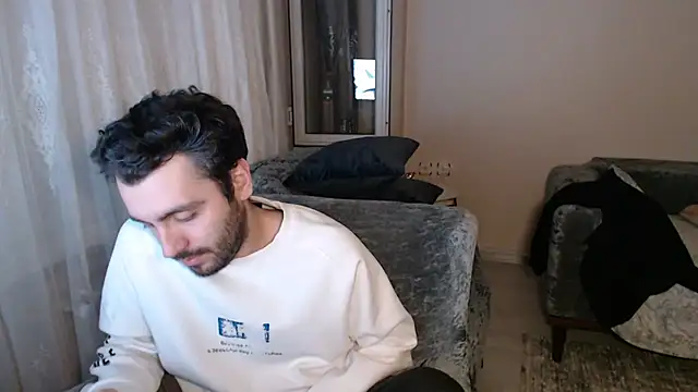 handsomeee04 online show from 04-21-26, 12:23