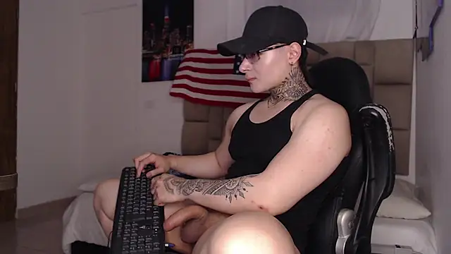 Snapshot of DennisWalkerr chatting on 12-31-24, 05:00 DennisWalkerr online show from 12-31-24, 05:00