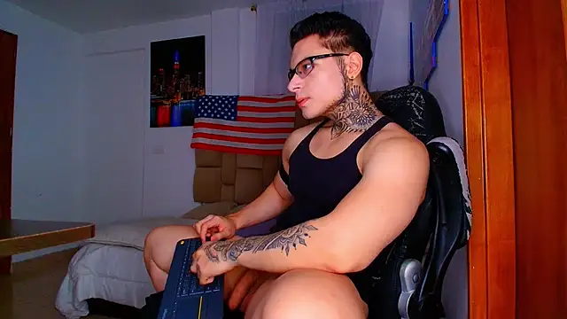 Snapshot of DennisWalkerr chatting on 10-25-25, 11:10 DennisWalkerr online show from 10-25-25, 11:10