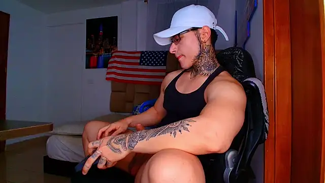 Snapshot of DennisWalkerr chatting on 11-08-25, 11:47 DennisWalkerr online show from 11-08-25, 11:47