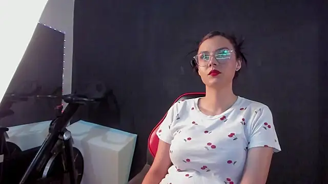 Abril jones10 online show from 12-30-24, 01:58