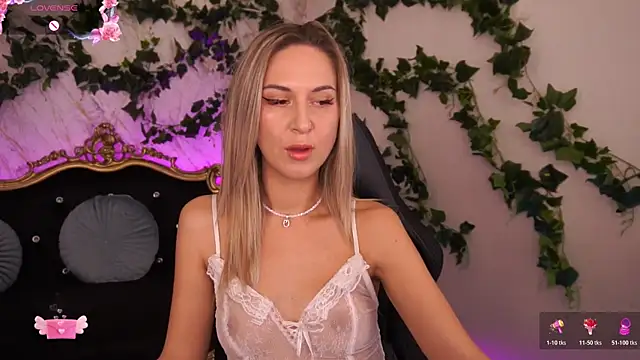 LovelyMollyy online show from 10-21-25, 09:26