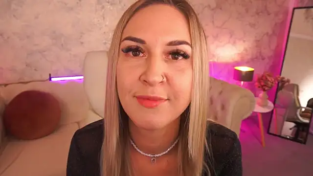 LovelyMollyy online show from 10-26-25, 11:20