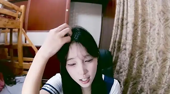 Snapshot of lulu-2002 chatting on 12-22-24, 01:00 lulu-2002 online show from 12-22-24, 01:00