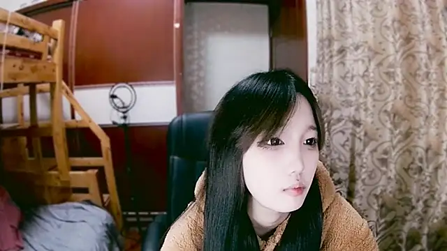 Snapshot of lulu-2002 chatting on 01-06-25, 12:46 lulu-2002 online show from 01-06-25, 12:46