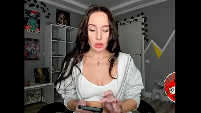 Snapshot of One_of_the_girls chatting on 03-01-25, 04:44 One of the girls online show from 03-01-25, 04:44