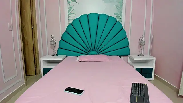 Snapshot of Daphne_Fox_ chatting on 01-13-25, 11:19 Daphne Fox online show from 01-13-25, 11:19