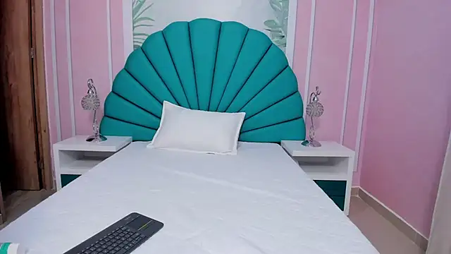 Snapshot of Daphne_Fox_ chatting on 02-22-25, 06:39 Daphne Fox online show from 02-22-25, 06:39