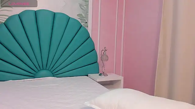 Snapshot of Daphne_Fox_ chatting on 02-23-25, 09:00 Daphne Fox online show from 02-23-25, 09:00