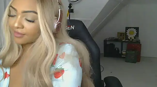 Snapshot of jaslenelovely chatting on 01-15-25, 11:30 jaslenelovely online show from 01-15-25, 11:30