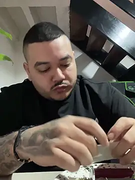 Snapshot of El_Titan1998 chatting on 01-18-25, 01:29 El Titan1998 online show from 01-18-25, 01:29