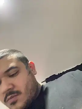 Snapshot of El_Titan1998 chatting on 02-24-25, 08:58 El Titan1998 online show from 02-24-25, 08:58