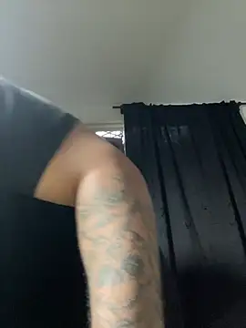 Snapshot of El_Titan1998 chatting on 02-25-25, 11:41 El Titan1998 online show from 02-25-25, 11:41