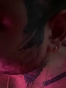 Snapshot of El_Titan1998 chatting on 02-26-25, 02:03 El Titan1998 online show from 02-26-25, 02:03