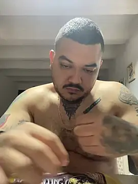 Snapshot of El_Titan1998 chatting on 03-04-25, 12:22 El Titan1998 online show from 03-04-25, 12:22