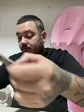 Snapshot of El_Titan1998 chatting on 03-10-25, 01:21 El Titan1998 online show from 03-10-25, 01:21