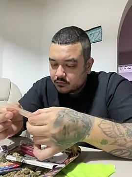 Snapshot of El_Titan1998 chatting on 03-18-25, 10:58 El Titan1998 online show from 03-18-25, 10:58