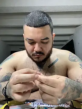 Snapshot of El_Titan1998 chatting on 09-09-25, 10:37 El Titan1998 online show from 09-09-25, 10:37