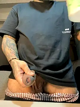 Snapshot of El_Titan1998 chatting on 09-15-25, 11:27 El Titan1998 online show from 09-15-25, 11:27