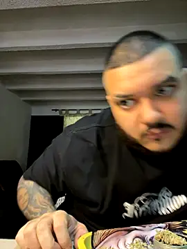 Snapshot of El_Titan1998 chatting on 09-17-25, 08:10 El Titan1998 online show from 09-17-25, 08:10