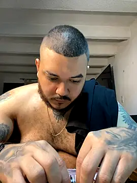 Snapshot of El_Titan1998 chatting on 09-18-25, 11:01 El Titan1998 online show from 09-18-25, 11:01