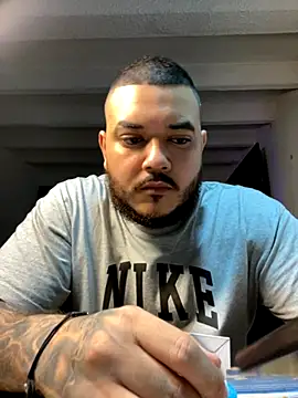 Snapshot of El_Titan1998 chatting on 09-24-25, 09:18 El Titan1998 online show from 09-24-25, 09:18