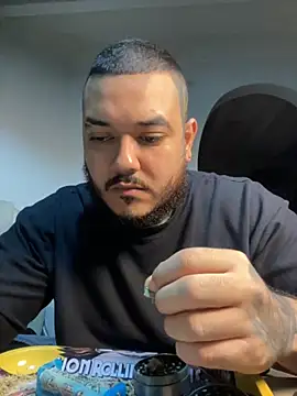 Snapshot of El_Titan1998 chatting on 10-02-25, 11:34 El Titan1998 online show from 10-02-25, 11:34