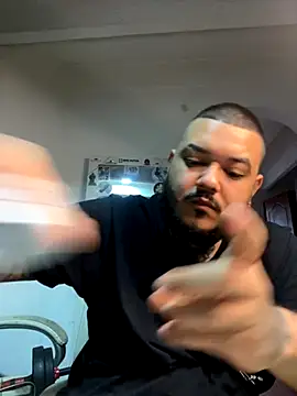 Snapshot of El_Titan1998 chatting on 10-15-25, 09:26 El Titan1998 online show from 10-15-25, 09:26