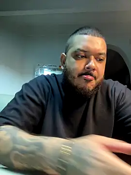 Snapshot of El_Titan1998 chatting on 10-20-25, 11:49 El Titan1998 online show from 10-20-25, 11:49