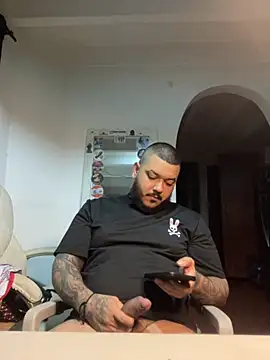 Snapshot of El_Titan1998 chatting on 10-24-25, 11:45 El Titan1998 online show from 10-24-25, 11:45