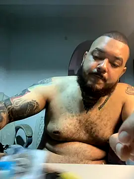 Snapshot of El_Titan1998 chatting on 10-30-25, 11:55 El Titan1998 online show from 10-30-25, 11:55