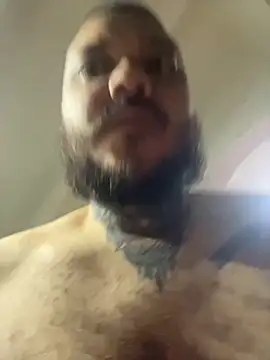 Snapshot of El_Titan1998 chatting on 10-31-25, 11:44 El Titan1998 online show from 10-31-25, 11:44