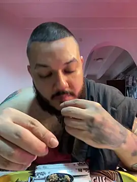 Snapshot of El_Titan1998 chatting on 11-05-25, 08:42 El Titan1998 online show from 11-05-25, 08:42